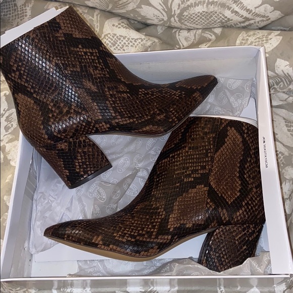 Brand New Steve Madden Missie Snake Skin Booties - Picture 2 of 3